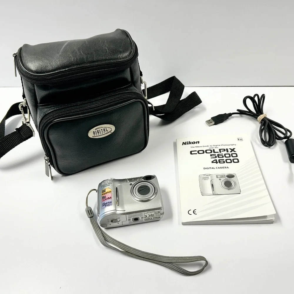 Nikon Coolpix 5600 5.1MP Digital Camera - Silver with Camera Case Manual
